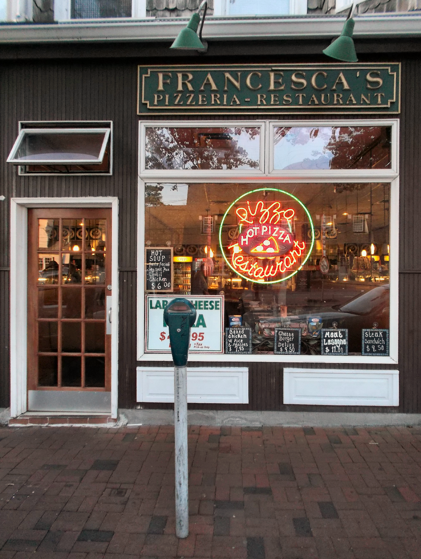 The BEST Pizza in Great Neck! Francesca's Pizzeria and Restaurant in Great Neck Plaza, NY
